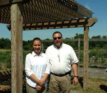 Verplanck Garden Club at Stony Kill Farm’s Environmental and Education Center in Wappingers Falls, NY honored two former members, Hanna and Fred Ekstroem. For twelve years, they administered and maintained the Special Needs Garden beds at Stony Kill farm. Fred and Hanna left a lasting legacy at Stony Kill, and are deeply appreciated by those that attended the sign dedication ceremony in their honor. These raised gardening bed were originally started for the Veterans at Castle Point Veteran’s Hospital to enjoy but has since become the Special Needs Garden. Anyone interested in reserving a bed for next year should contact the verplanchgardencluba@yahoo.com (June, 2018)