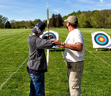Dutchess County Parks invited some friends from Devereux to participate in an Adaptive Archery workshop at Bowdoin Park! Participants were instructed on safety and received hands-on training throughout the event! Beautiful weather made for a great day for all! (5/2021)
